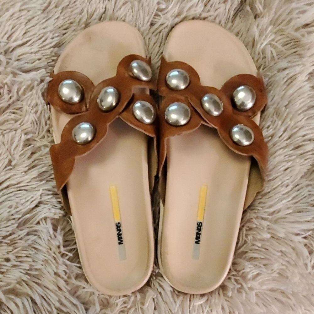 Light brown Manas sandals with silver accents